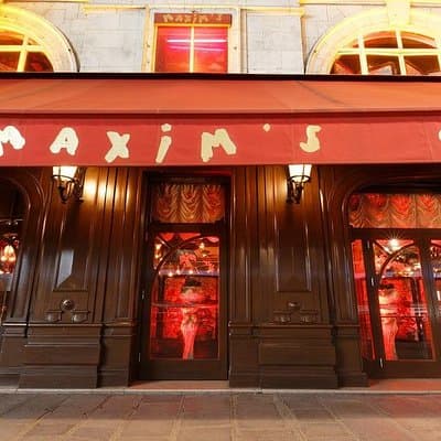 Half-Day Private Guided Walking Historic WW2 Tour of Paris 5