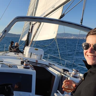 Luxury Private Sunset Cruise in Barcelona – Open Bar Included 4