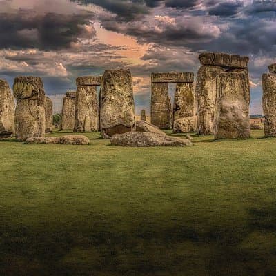London: Private Tour to Stonehenge and Highclere Castle 2