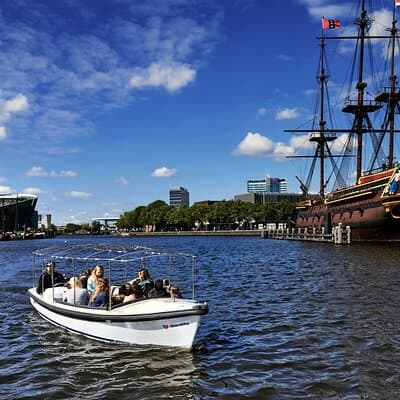 Amsterdam Essence in German: 90-minute waterway trip