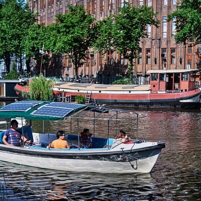 Amsterdam Essence in German: 90-minute waterway trip 3