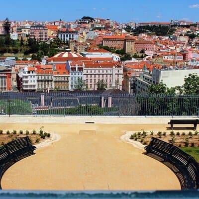1 hour in Tuk Tuk to access the famous viewpoints of Lisbon 2