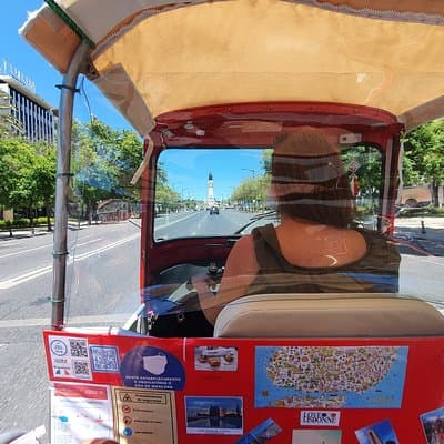 1 hour in Tuk Tuk to access the famous viewpoints of Lisbon 3
