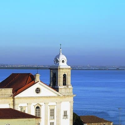 1 hour in Tuk Tuk to access the famous viewpoints of Lisbon 5