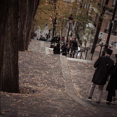 Private tour of the toursitc & hidden highlights of Montmarte Paris 4
