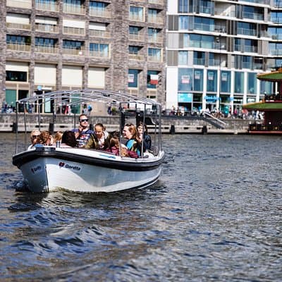 Short canal trip in German: Amsterdam in an hour