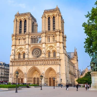 Departure Transfer from Paris to Paris Airport CDG in Private Car 5