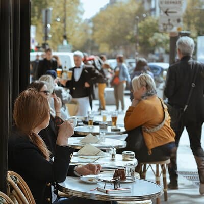 Mixed Private Historic Tour of Paris in Russian