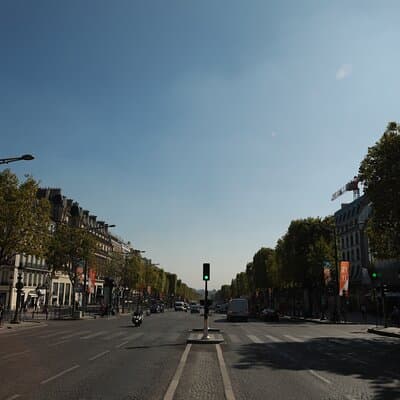 2-Hour Private Paris Champs-Élysées Walking Tour 2