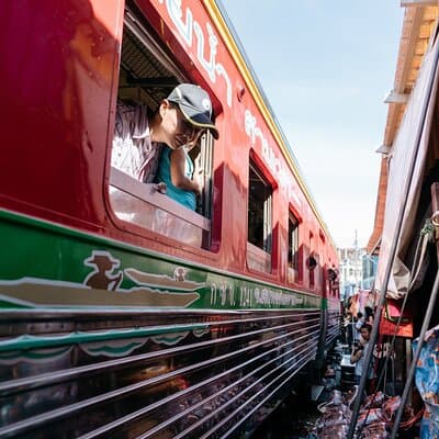 Damnoen Saduak Floating Market & Maeklong Train Market Tour 4