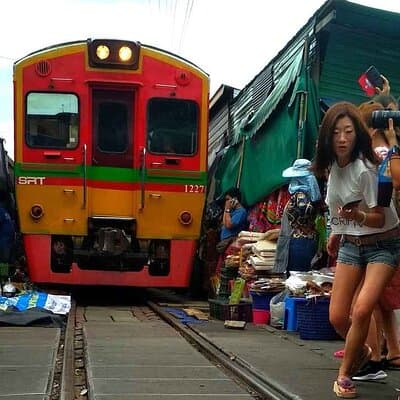 Damnoen Saduak Floating Market & Maeklong Train Market Tour 5