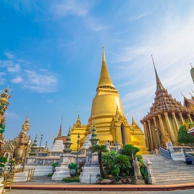 Bangkok: Grand Palace & Wat Pho Half-Day Japanese Tour