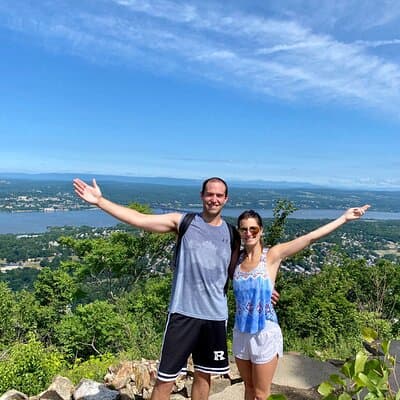 Private Hike/Wineries/Walkway Over the Hudson/1 night Hotel