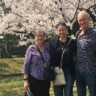 Tokyo Private Cherry Blossom Tour with a Local – Picnic Included