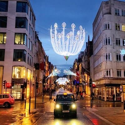 London Christmas Lights Guided Tour by Cab