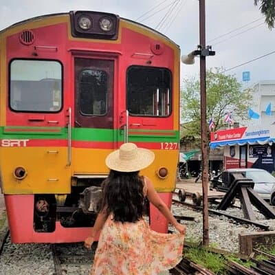 Railway and Floating Markets with Free Brunch 3