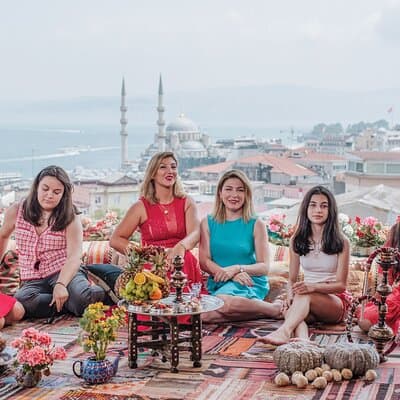 Love in Istanbul: Perfect Photo Moments at Iconic Locations 3