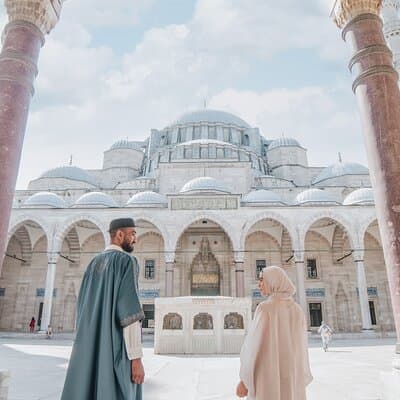 Love in Istanbul: Perfect Photo Moments at Iconic Locations 5