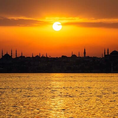 Bosphorus Private Sunset Cruise on a Yacht with Wine 2