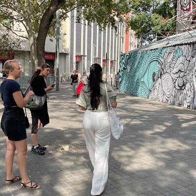 Street Art, Sculptures & Crime Stories Walking Tour – Barcelona 4