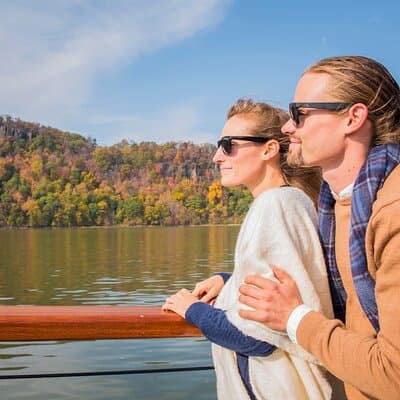 Grand Palisades Fall Foliage Cruise in New York 5