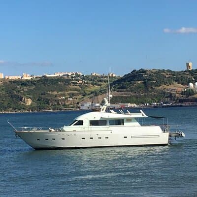 Sunset Cruise Lisbon | VIP Yacht Lisbon Party 2