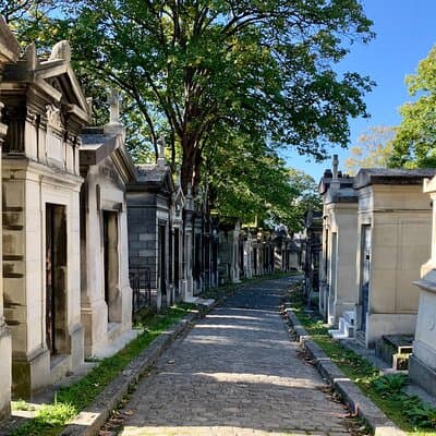 Pere Lachaise Cemetery Private Walking Tour 2
