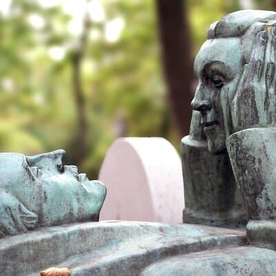 Pere Lachaise Cemetery Private Walking Tour 3