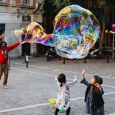 Max 6 People Full-Day Tour Barcelona, Sagrada Familia, Parc Guell 2