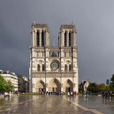 Paris highlights sightseeing tour with private Transportation 4