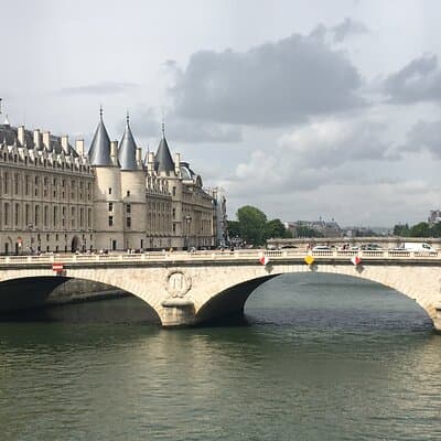 Treasure hunt in central Paris: from the Panthéon to the Louvre 4