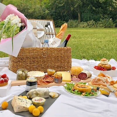 Experience a Decadent French Picnic with Wine Pairing in Paris 2