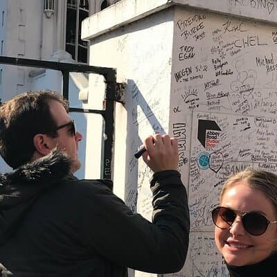 Private Beatles and London Rock Tour in Electric Taxi 4