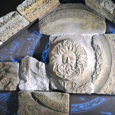 Private Day Tour to Stonehenge, Bath and The Cotswolds 4