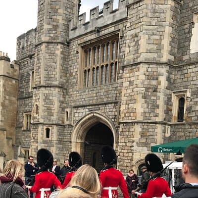 Private Guided Tour of Windsor Castle PLUS and History 3