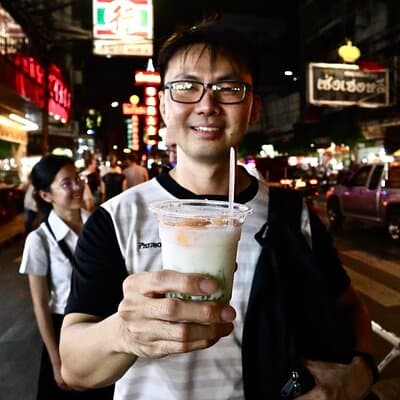 Bangkok Private Walking Food Tour with 10+ Tastings in Chinatown 3