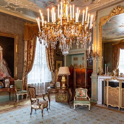 Full-Day Private Historic Royal Tour around Palaces and Castles 5