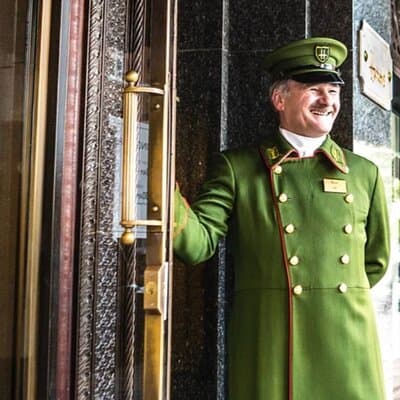 Private Buckingham Palace Royal Walk & Champagne at Harrods 4