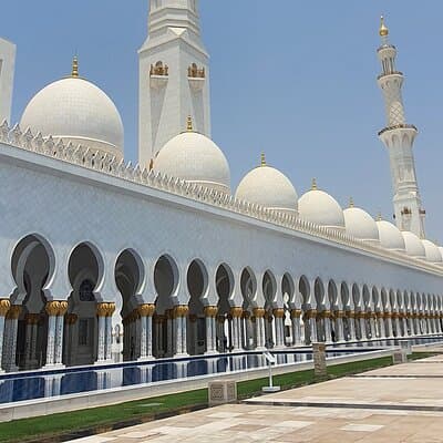 From Dubai : Abudhabi sheikh zayed grand mosque tour 4
