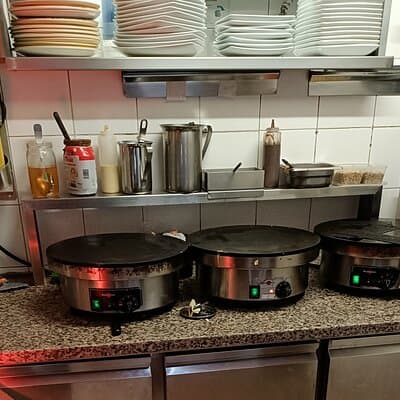 Private Galette & Crêpe Cooking Class + Host table diner 2