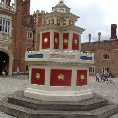 Hampton Court Palace Private Tour - discovering the excesses of Henry VIII 4