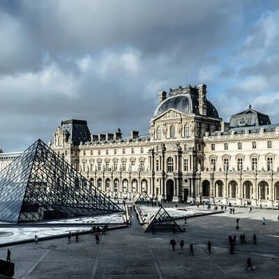 Paris Orientation Tour in Small Group with an Expert Driver