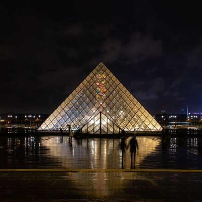 Paris Evening Walking Tour through the City of Lights 3