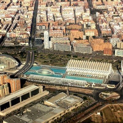 Private Transfer From Barcelona To Valencia With a 2 Hour Stop