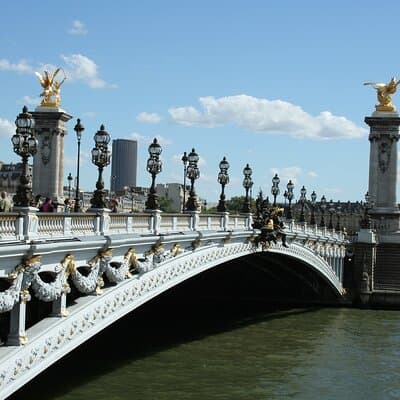 Explore Paris in 90 minutes with a Local 2