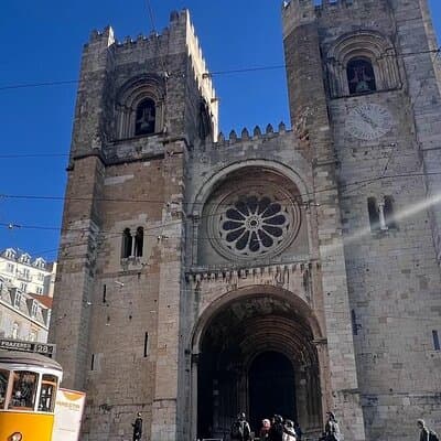 Private Eco Tuk Tuk Tour of Lisbon 4