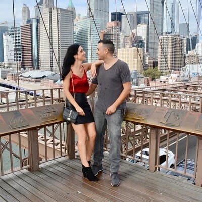 Private Brooklyn Bridge & DUMBO Photoshoot with Pro Photographer