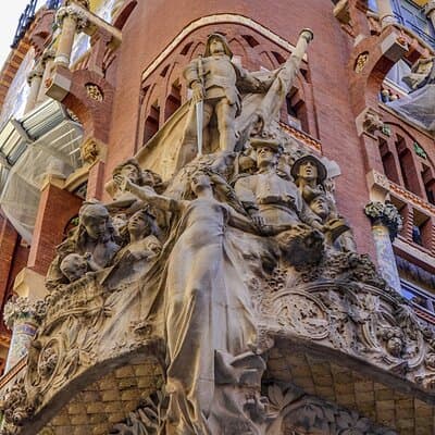 The wonders of architecture 2 hours on foot in Barcelona 5