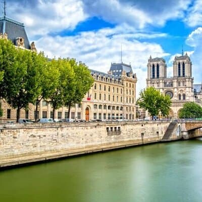 Paris Notre Dame & Île de la Cite: Max 6 People Group or Private