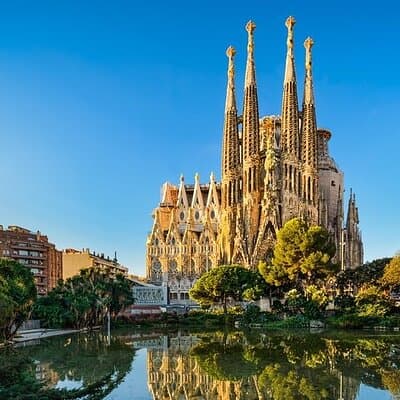 Private Golden Hour Tour: Sagrada Familia & Park Güell Sunset 4
